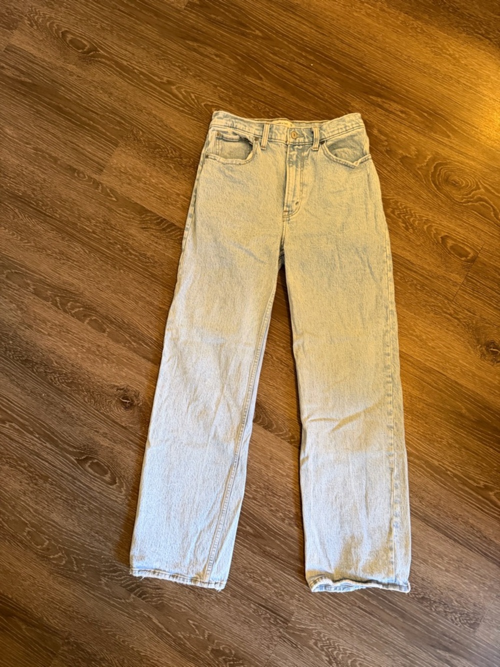 Abercrombie & Fitch Women's High Rise 90s Relaxed Jeans in Light- Size 28 - Picture 2 of 4
